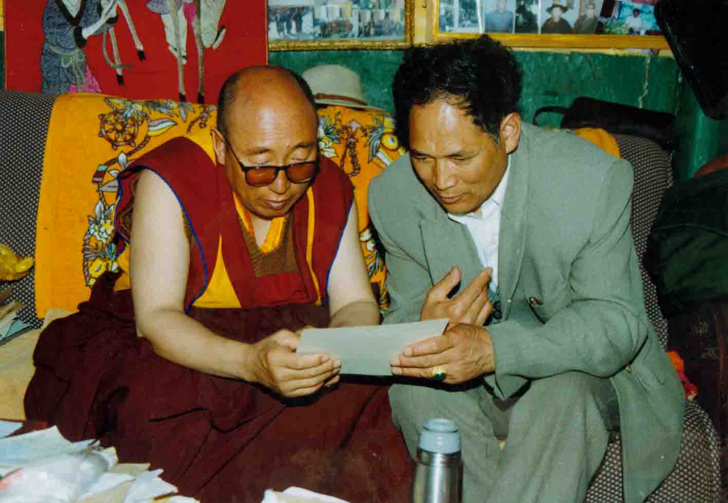 泽仁邓珠与甘孜香根土登格勒活讨论庙档案工作 2003年9月23日